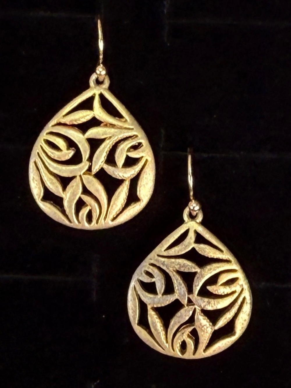 Vintage aged goldtone filigree teardrop pierced earrings